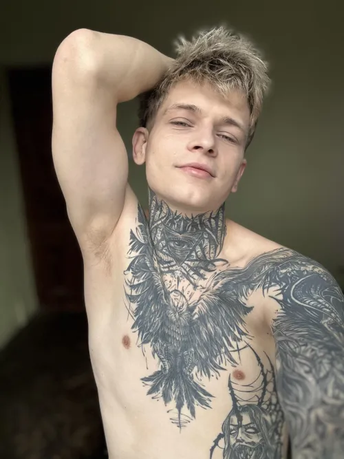 What are u looking at bro? Wanna sniff my pits? Alright go ahead!