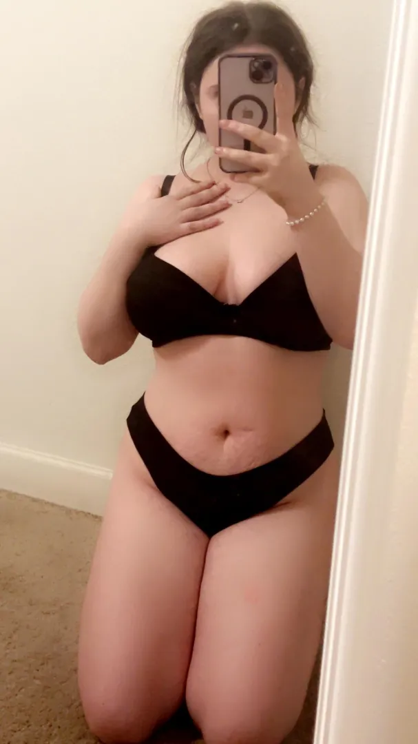 Who doesn’t love a simple black set ;)