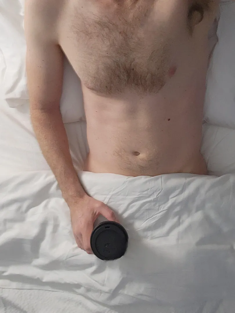 Yet another snowy [m]orning... I just wanna stay in bed with a coffee!