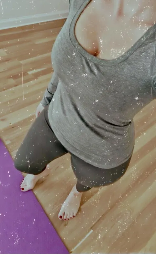 You wake up groggy and unfocused. I wake up ready to take over the world. We’re not the same, simps. Let’s see if you are worthy of My orbit.✨