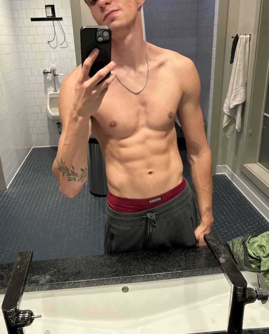 22 fit outdoorsy college bro for similar to hang out with, hit the gym, and just chill