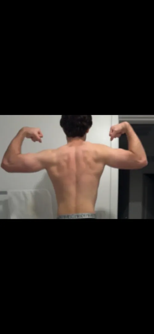 23 - looking for someone to talk to and get to know! Open to where it goes… witty banter  masc+ fit+ sc: Noah030970