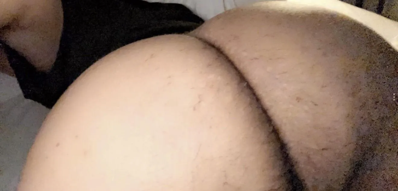23 m Latino looking for FWB or someone to claim this hole for their own. I don’t host but can travel