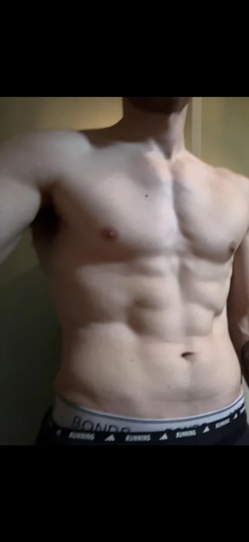 34 M Prahran Thursday host needed