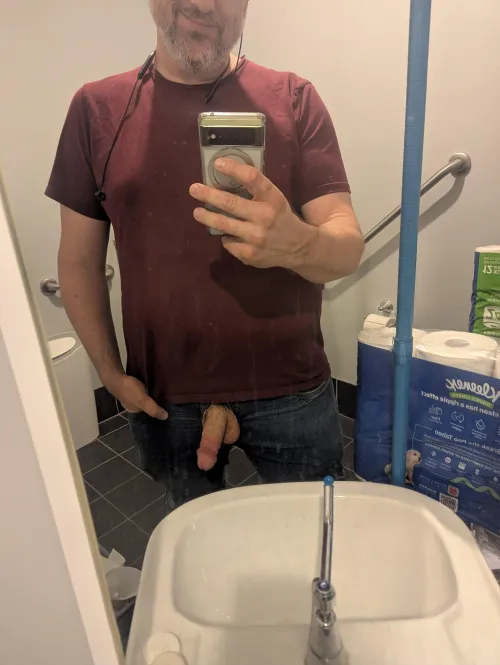 (43) Business casual