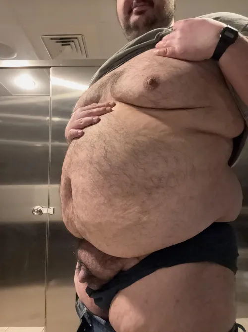 Belly full of sushi. Any bears wanna rub it?