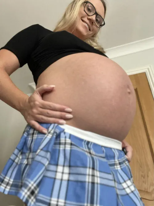 I’m bored I need someone I can send pregnancy nudes too 