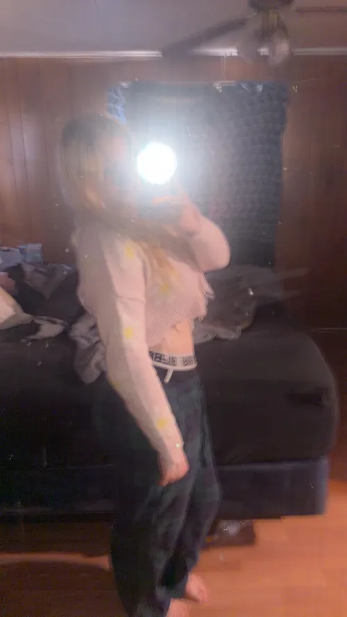 Mirror pics are so fun to take