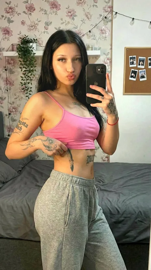 Mommy’s legs are so sexy