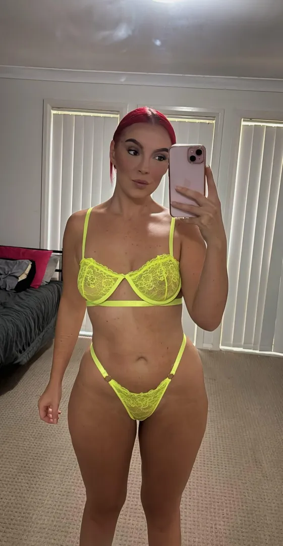 Natural ginger, natural curves