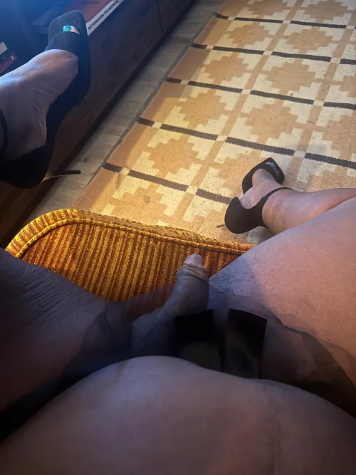 Something tells me you like thick thighs and tiny clits, daddy DMs open