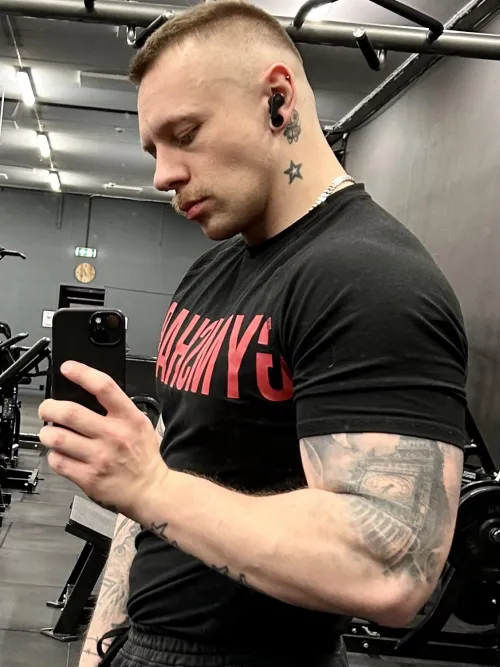 You long to be truly seen and heard… and yet, submission calls to you softly. DMs are open. Let's talk