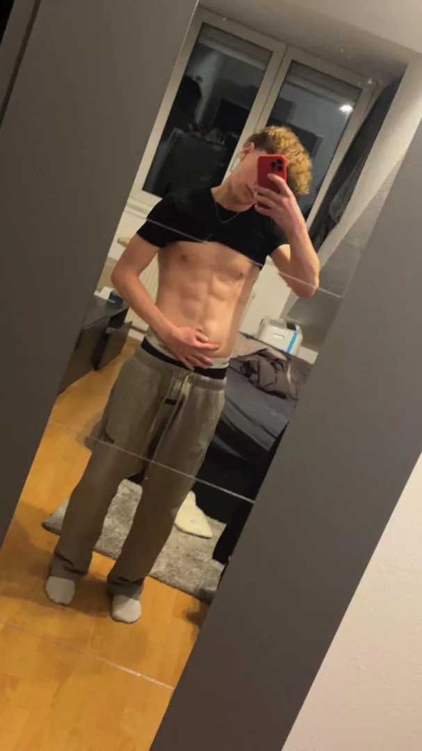 [18] macht mich zu eurem Sklave ich gehöre nur euch bin grad sehr horny deswegen schreibt mir schnell