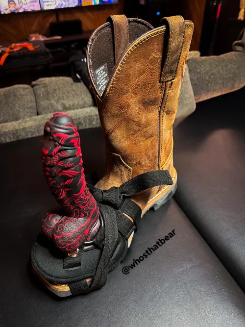 Improvised Boot Strap (on) for my boot loving bottom!