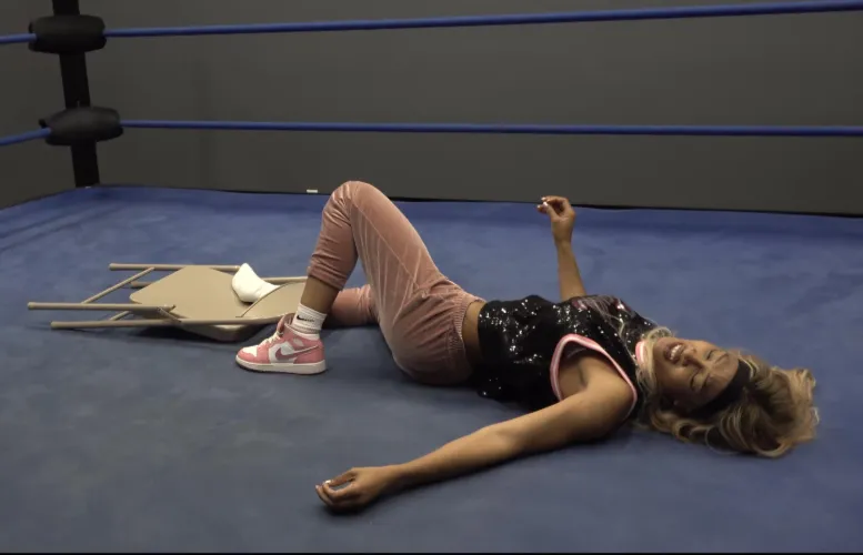 Mara Sade jobbing once again