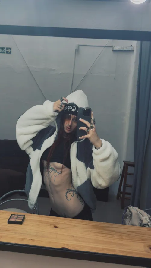 Prefer someone close who values privacy., t.e,l.grm: lunapetaline