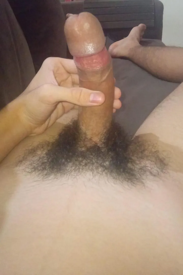 (19) Algum safado querendo se exibir pra mim?Se tiver algum tiozao meio gordinho melhor ainda, mas qualquer um é só chamar DM