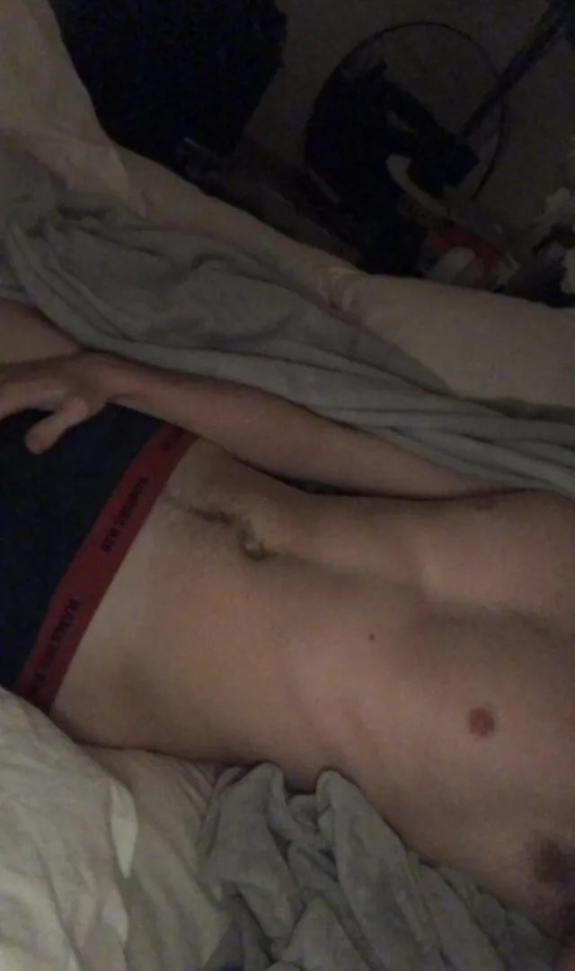 27 m Melb. Looking for fun. Married, fit and brown guys preferred