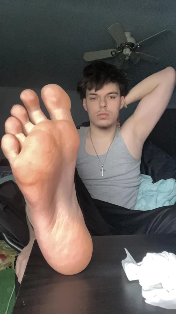 Come serve my feet 19yr