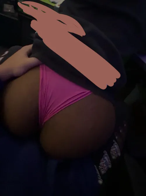 F18 ebony with big booty