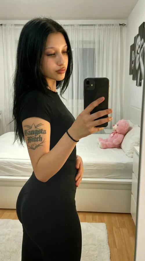 F18, this shape deserves to be ur fave slut