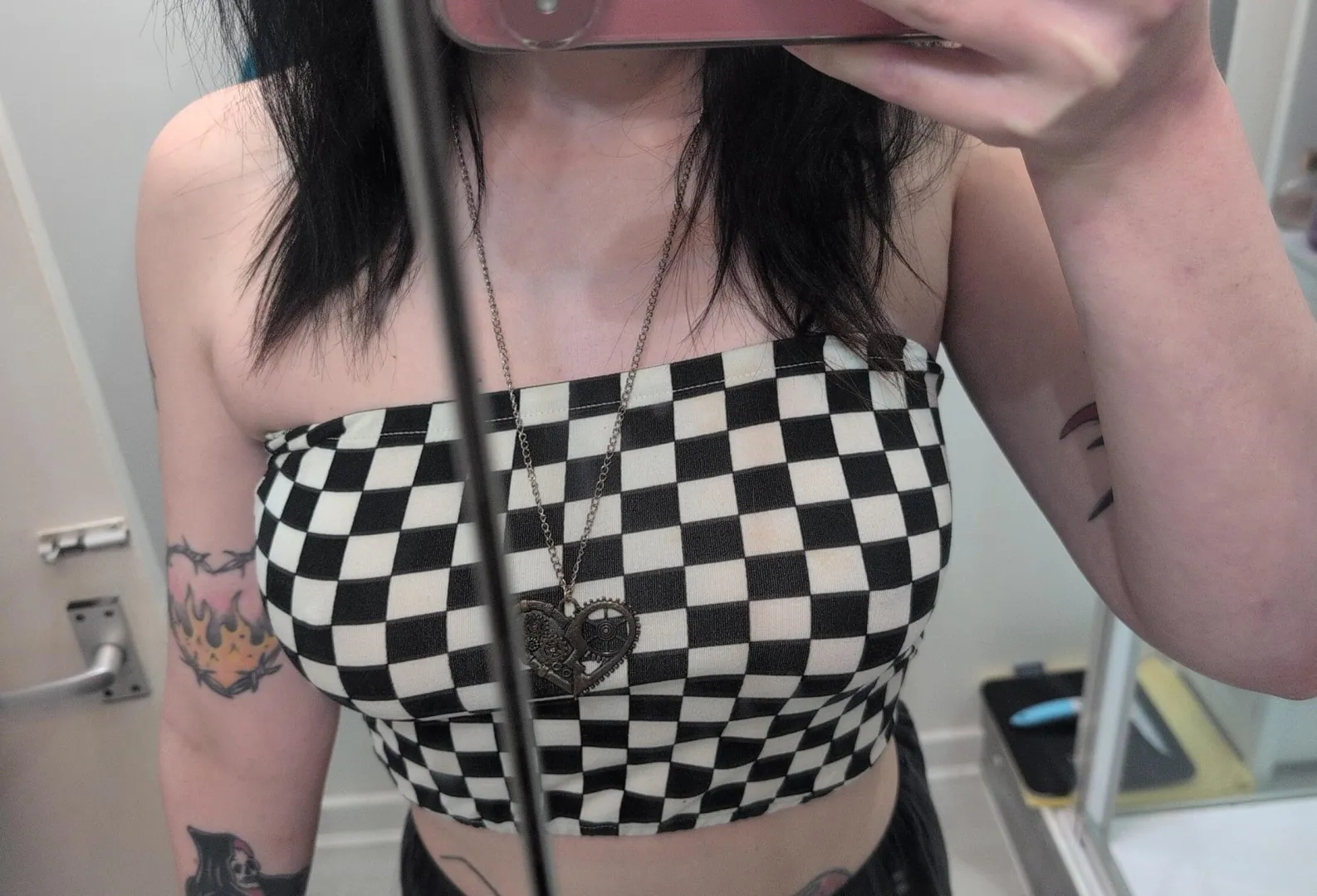 Good morning queens and subs, especially... You! Yes you, subby reading this... Pick a bill, any bill 