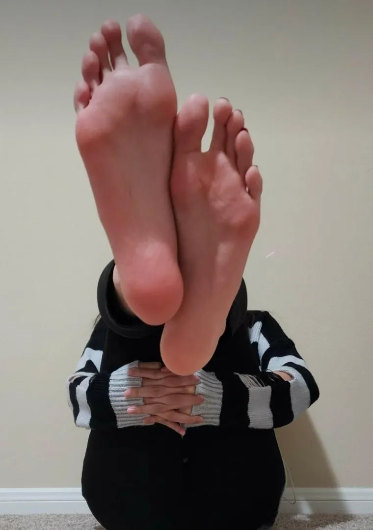 Let my cover your face with my Asian size 10s