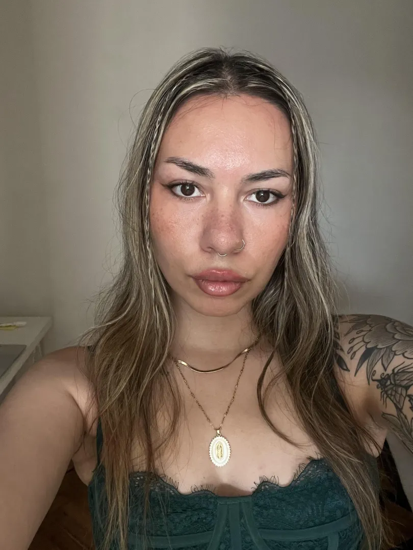 love take selfies so u can admire me 