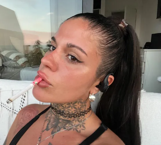 Me siento muy linda fumando hoy