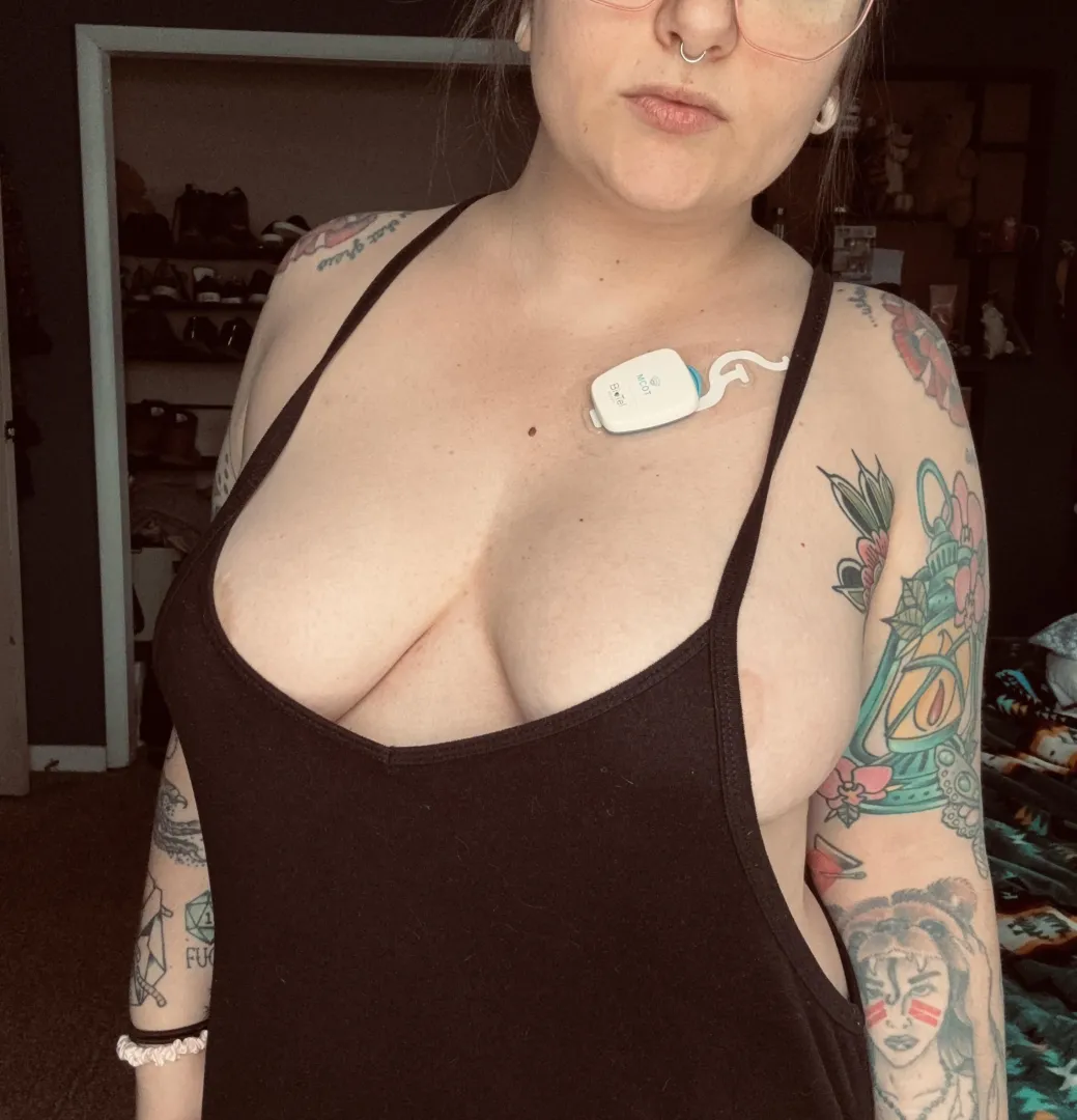 New girl can't help but show too much