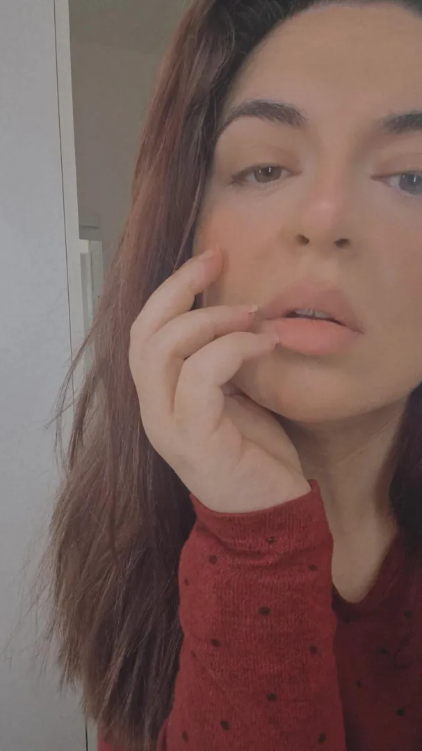 No lipstick, no color, just natural