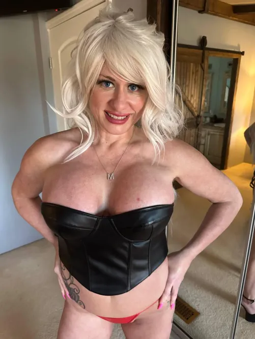 Not much leather, but I still think I look rather sexy in this.