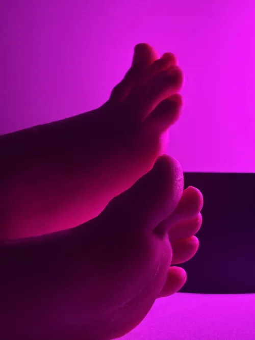 Pink Small Feet (follow) ;)