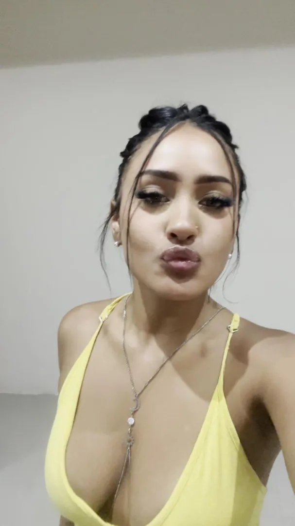 19f4m seeking a discreet, dominant guy who can take charge. right now