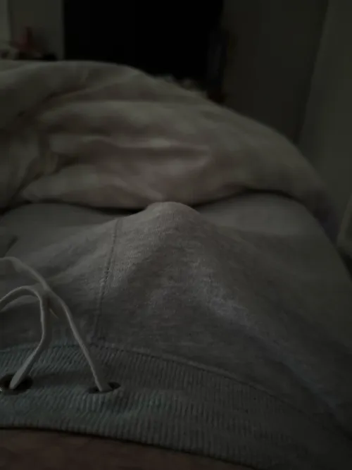 26 M4F Waterbury who can start my day off with a bang