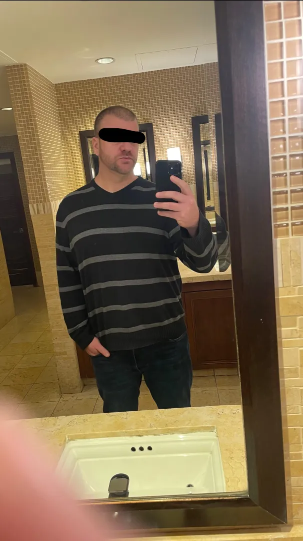 39m 4 [F/mf] staying at Harrahs 3/5-3/7 lets hit up the hotel bar at night Send me a DM.