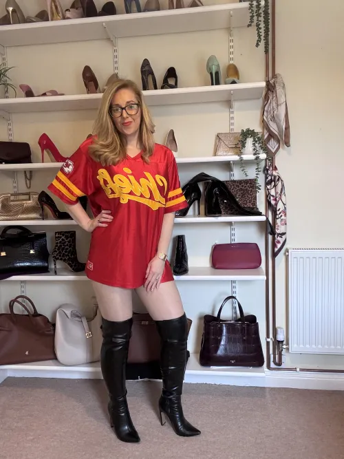 Black OTK leather boots seem to work here, love em