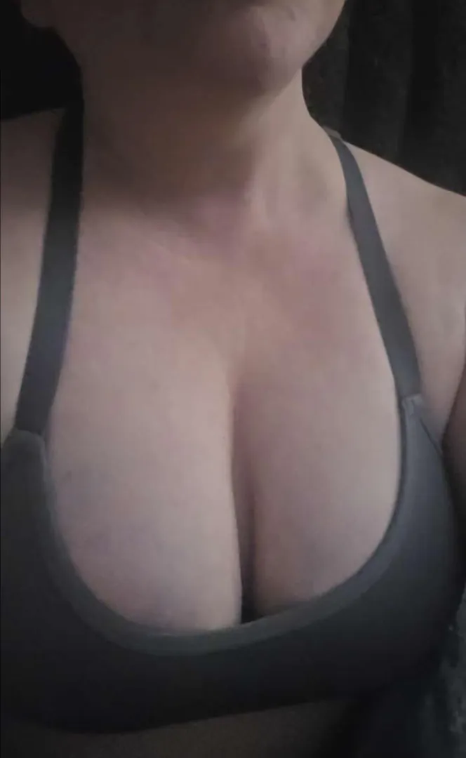 Couple for couple or single female 