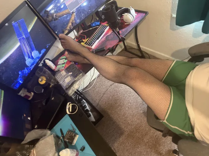 Guess who got fishnets~