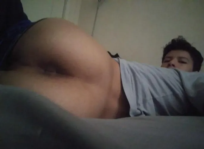 Message me I need older bros to take my virginity