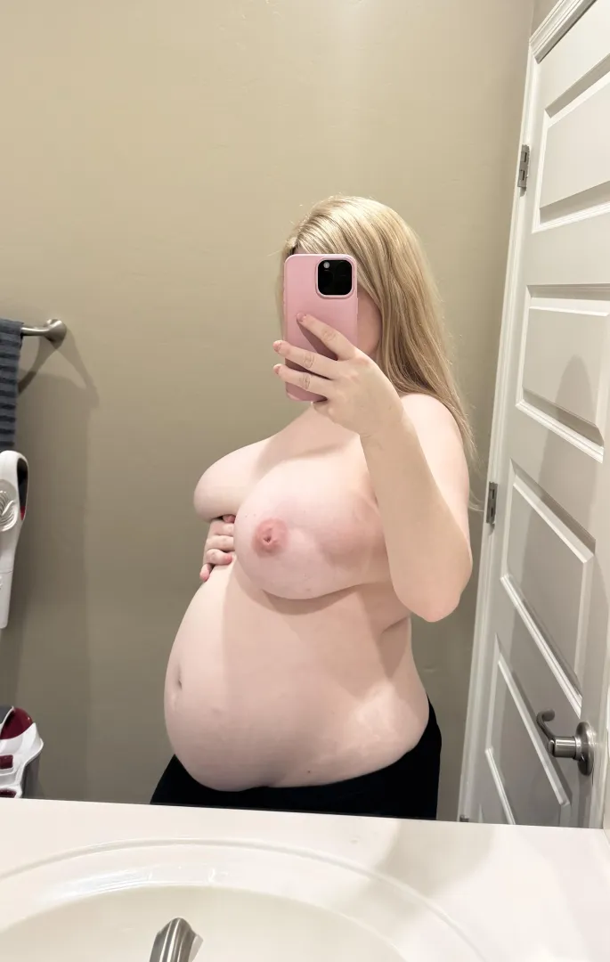My pussy is getting so thic now that I am preggo