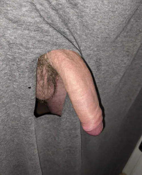 #QUEENS #T4M Gloryhole I will be hosting Str8/ Down Low men who need a discrete release while on my work trip from 3/6-3/16. Please be hung , inshape , and hairy preferred. Pics required for meet!