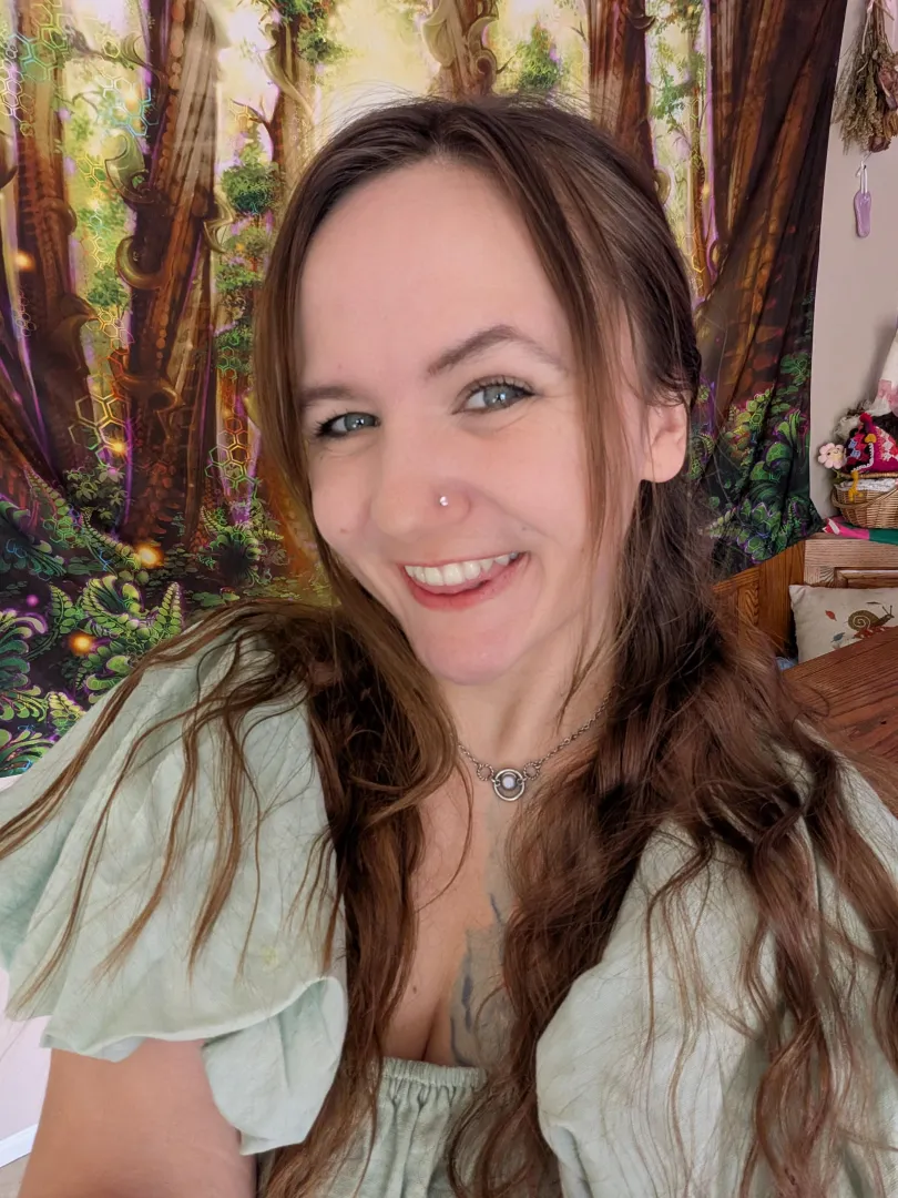 Sweet little smile, sick little brain