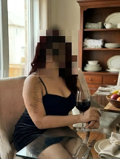 When guest at home for dinner ♠️❤️ where u gonna sit  [F]