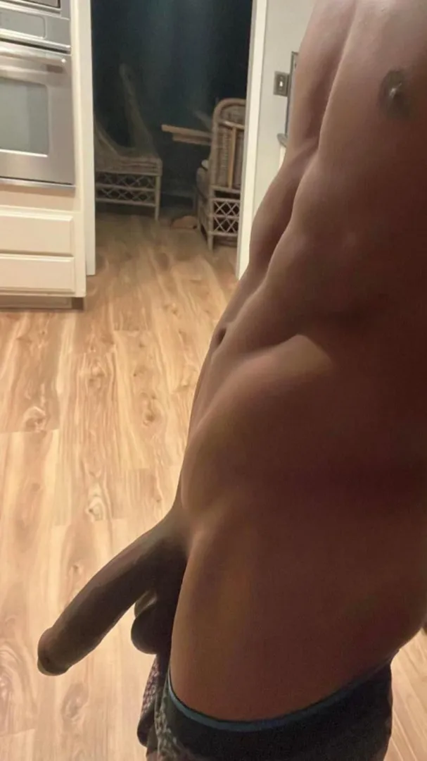 22 i’m here for a bit just trying to have fun on here for the first time dms are open❤️