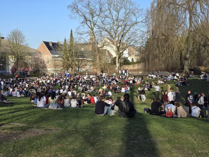 27F4F Leuven lesbian, enkel op zoek naar girls