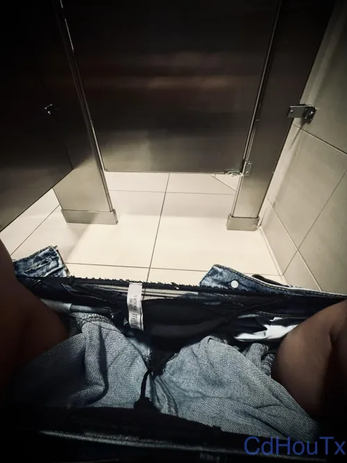 [31] I feel so naughty  with the string running down my butt, I would be down to have some fun right now!!! During the day play only!! Must come to me!