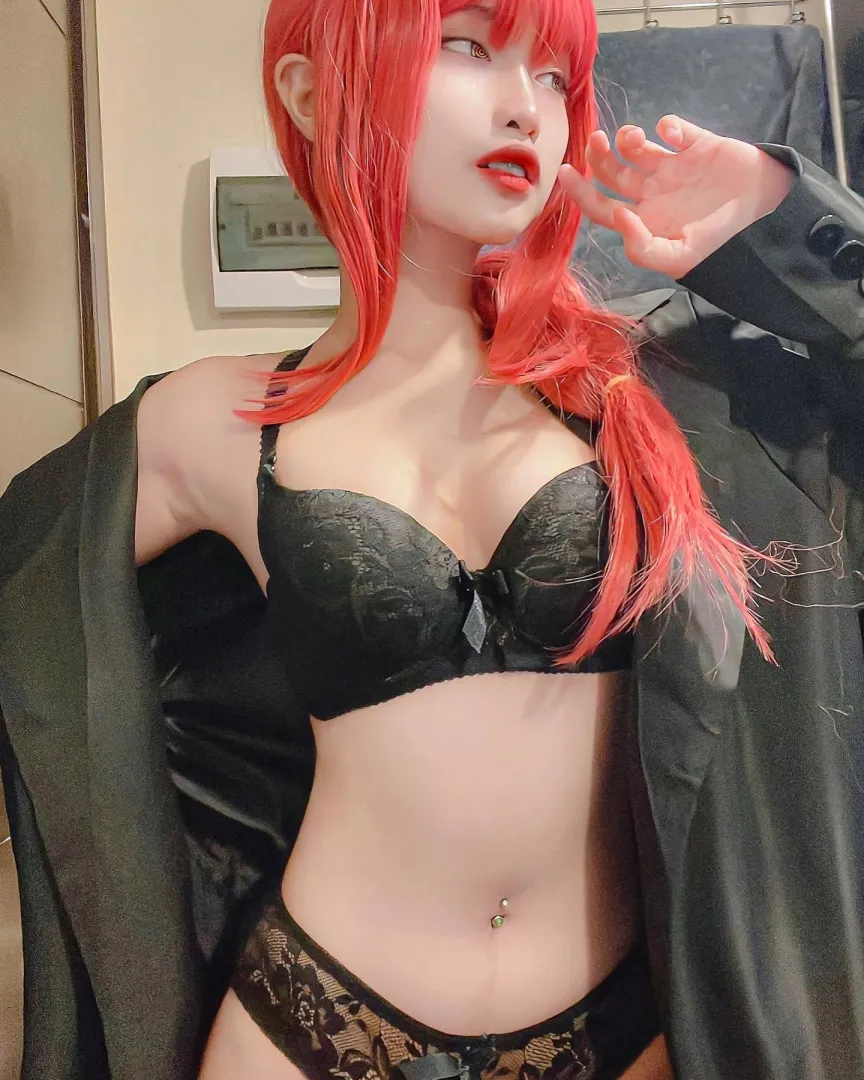 A little Lace, A little atittude. A quick pic of my black lingerie