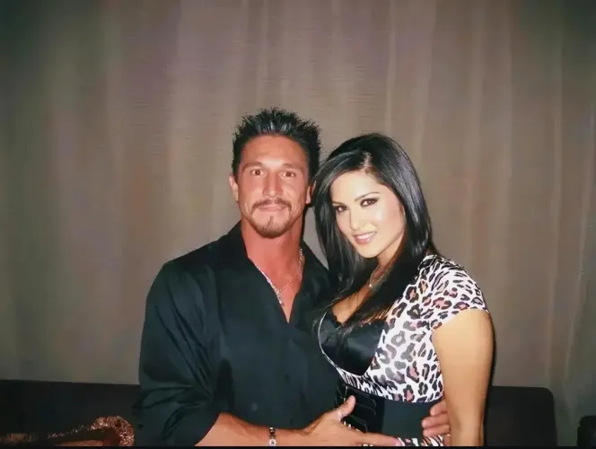 An old unseen pic of Sunny and Tommy