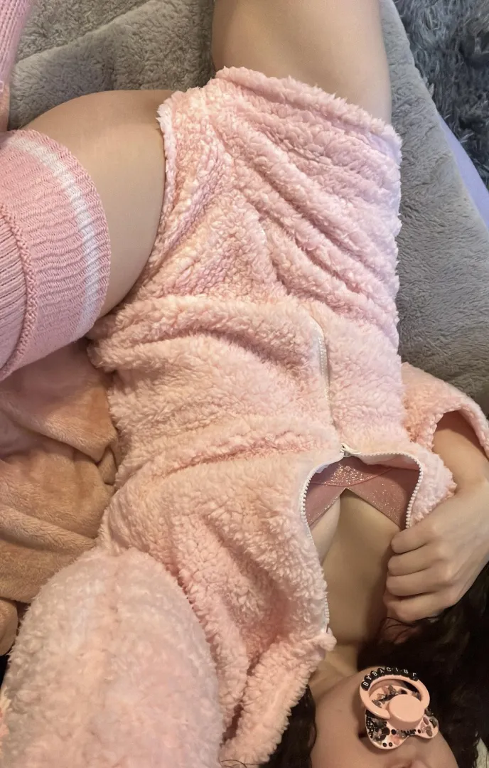 Baby Bunni hopping by to say hiii 